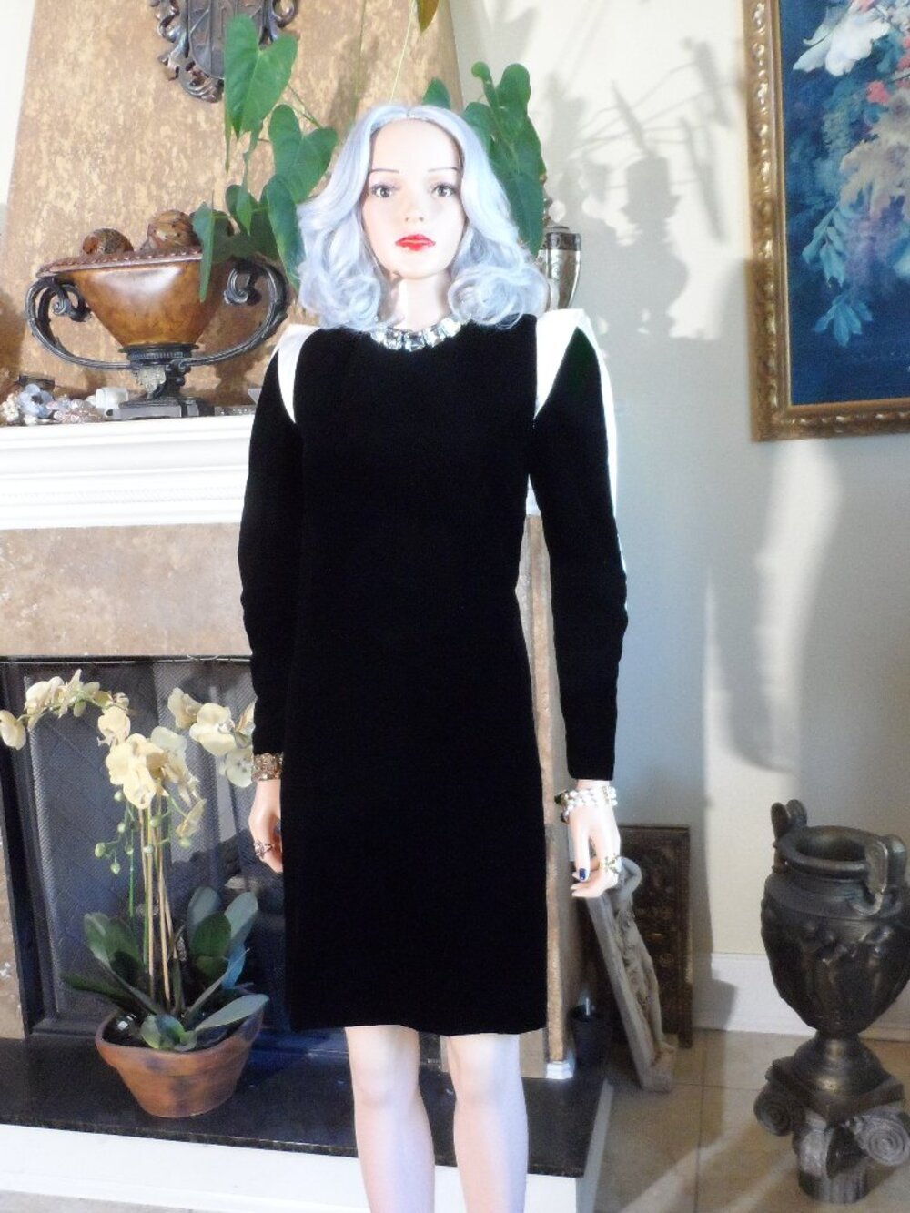 Carolina Herrera Black Velvet Dress with Satin Sculpted Shoulders Size 6